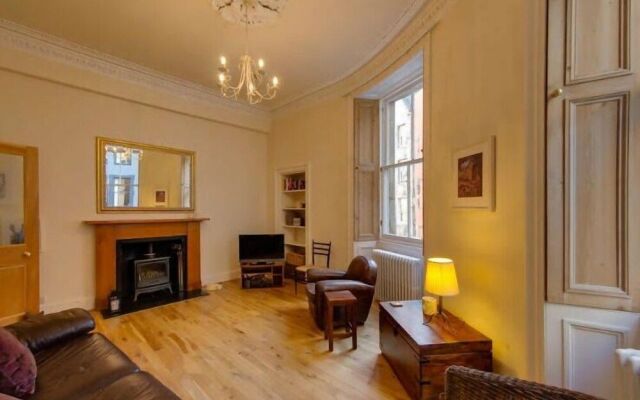 JOIVY Diagon Alley Apartment