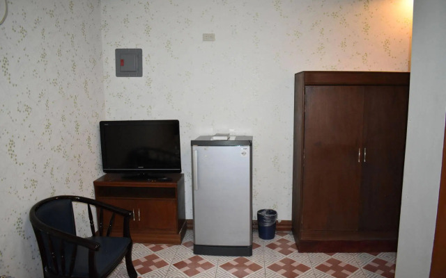 OYO 701 R-kings (former Tomobe Hotel And Restaurant)