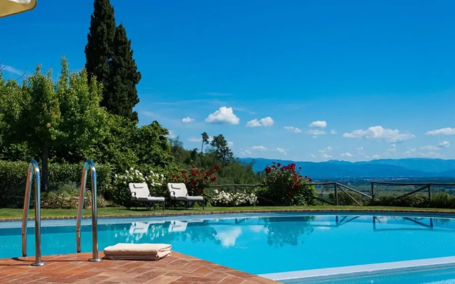 Luxury 6-bed Tuscan Villa Near Lucca and Florence