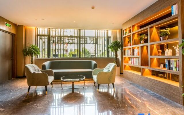 Pebble Hotel (Shanghai Jiading North Subway Station)