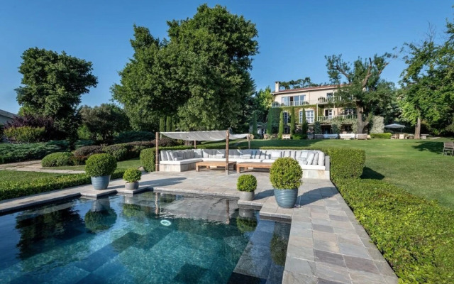 Enchanting 22 000m2 Property and Elegant 5 Bedroom Manor