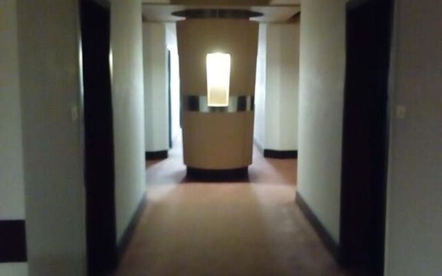 Hotel Leader's Inn