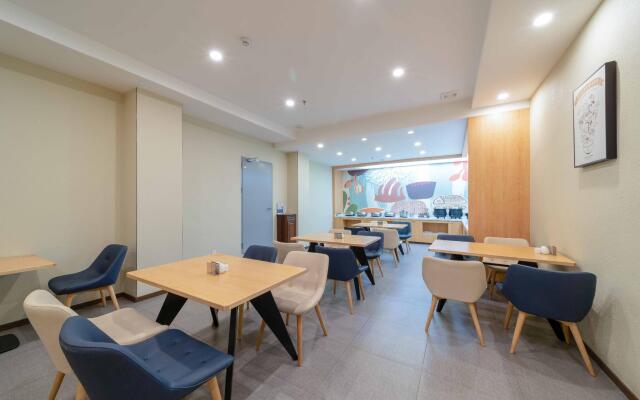 Hanting Hotel Wuhan Qushuilou Metro Station