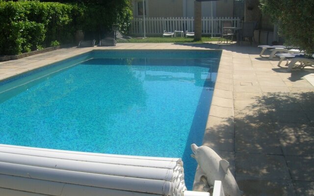 Bright Apartment With one Bedroom in Robion, With Pool Access, Enclose