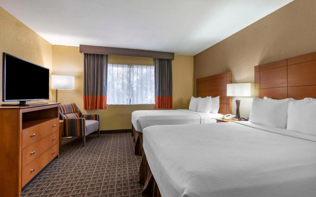 Best Western Plus Scottsdale Thunderbird Suites
