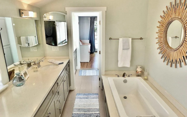 Park Avenue Beach Paradise Chic & Secluded 4 BDR