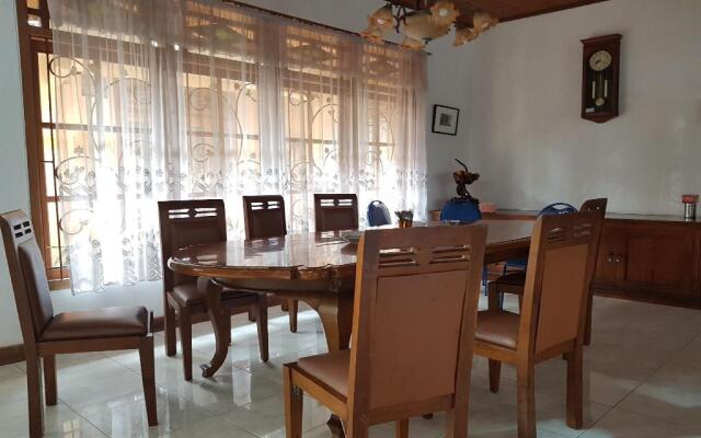 OYO 90017 Villa Mawar Asri Syariah