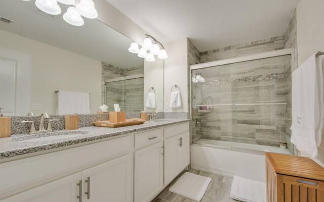 Luxury Oasis - Private Pool Prime Location