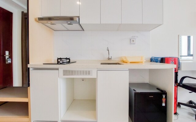 Homey And Cozy Studio Sky House Alam Sutera Apartment