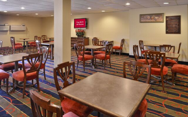 Red Roof Inn & Suites Newark - University