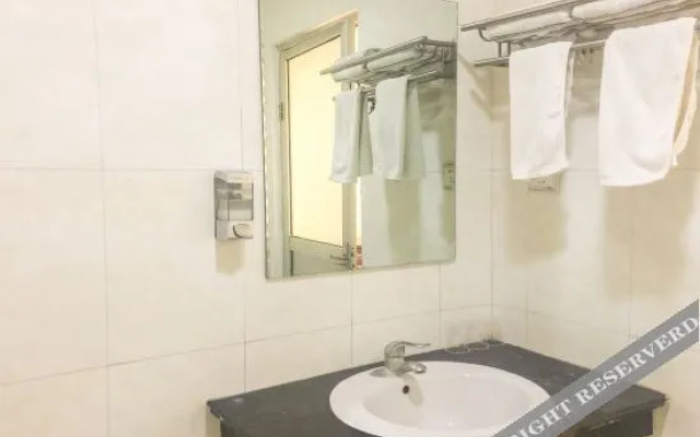 OYO Hongqiao Hotel (Wanda Plaza, Xuecheng District, Zaozhuang)