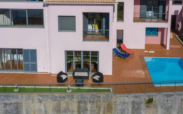 Canhas Views Pool and Barbecue