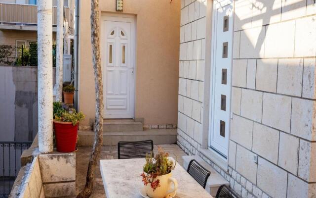 Serious Job Apartment