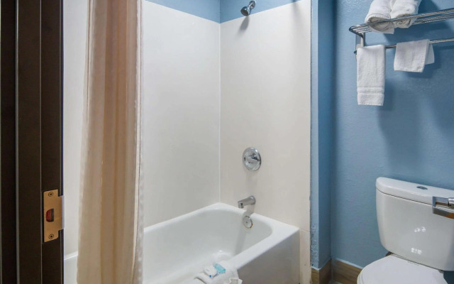 Rodeway Inn Carrollton I-35E