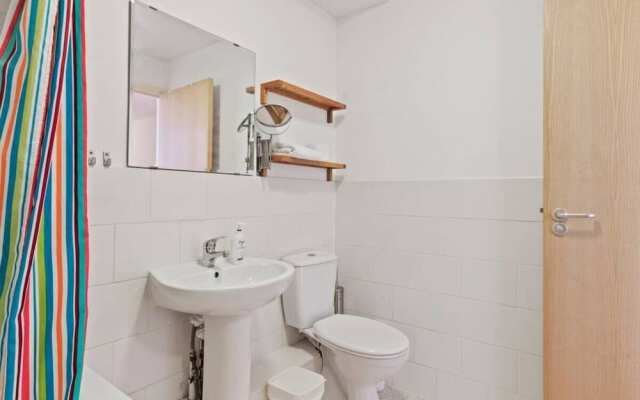 Spacious 2bdr Apt for 4p, Near Trendy Hackney