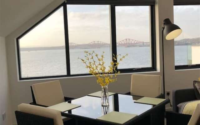 The Wee Glasshouse - Stunning Views of Dalgety Bay