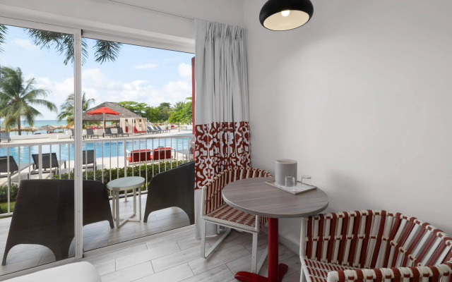 Grand Decameron Cornwall Beach, A Trademark All-Inclusive Resort