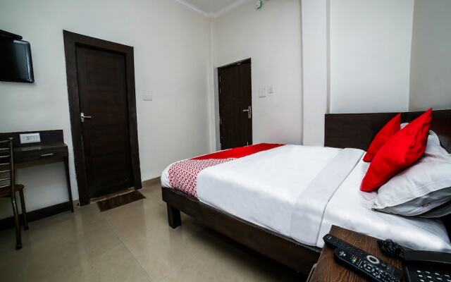 OYO 15248 Hotel Shreemaa