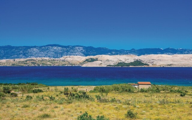 Amazing Home in Pag With 2 Bedrooms and Wifi