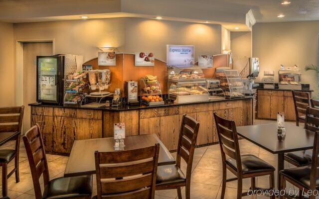 Country Inn & Suites by Radisson, South Haven, MI