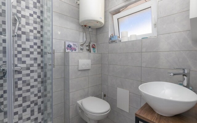 Amazing Apartment in Dramalj With Wifi