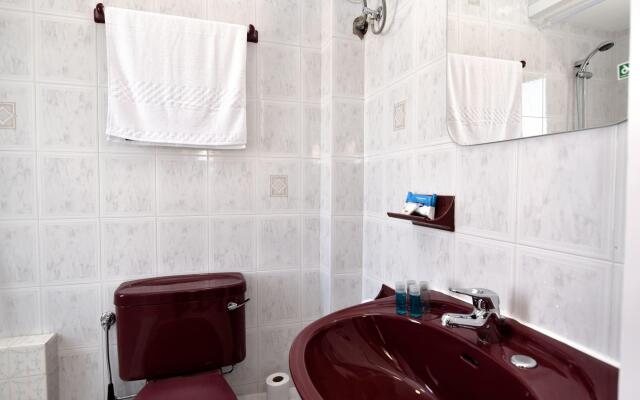 2 Bedroom, Bright & Central Top Floor Apartment - 5