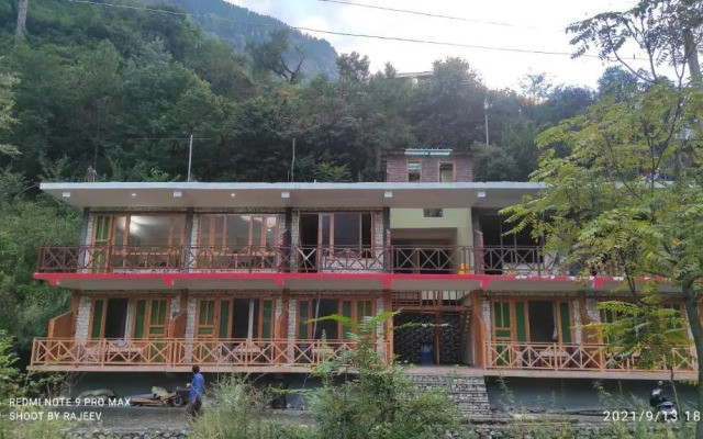 Kamal Guest House Tirthan by OYO