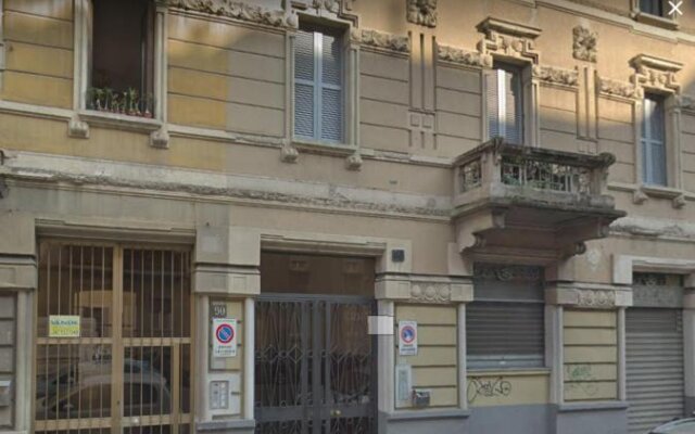 ? Cozy flat in front of Stazione Centrale ?