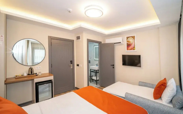 Отель Robin Hotel