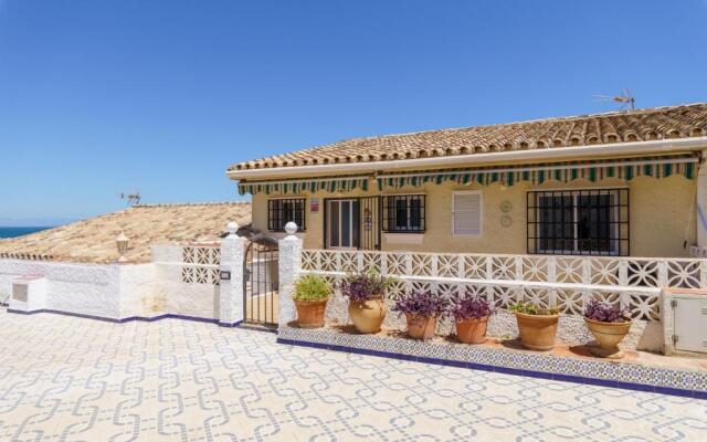 16 House in front of the sea