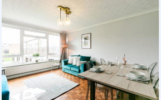 Gayton Court 2-Bedroom Flat in the Centre of Reigate