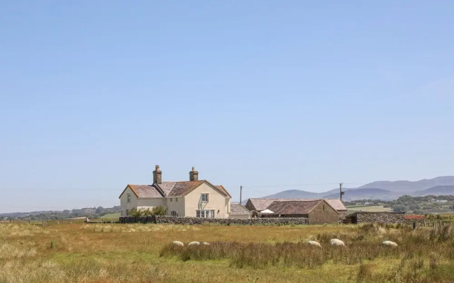 Warren Farmhouse