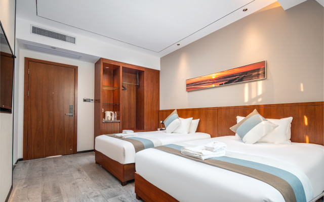 Yintan Zeyinju Hotel