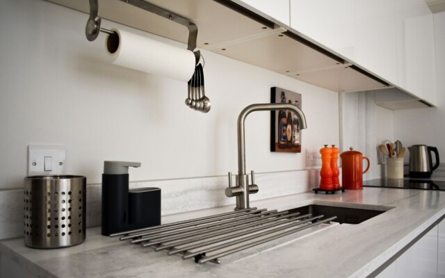 Modern and Stylish 2 Bedroom Flat in Central Hove