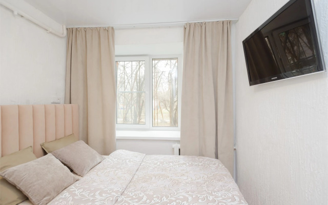 AHause на Малышева 104