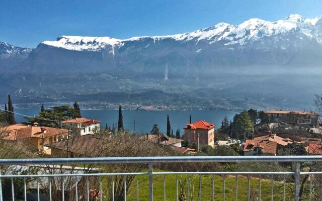 La Quiete 30 Lake view apartment by Gardadomusmea
