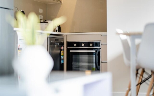 Takapuna Central Spacious & New Home