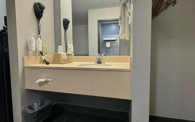 Star City Inn & Suites