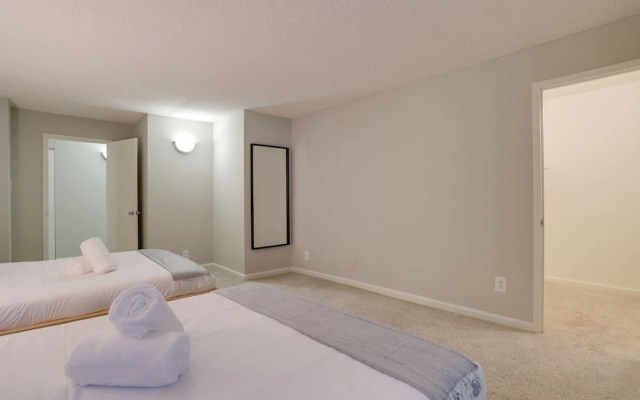 Modern Apt Near Airport & Metro