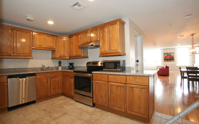Hosteeva French Quarter Luxury Condo