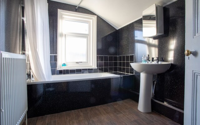 Old Barrington Arms Apartments