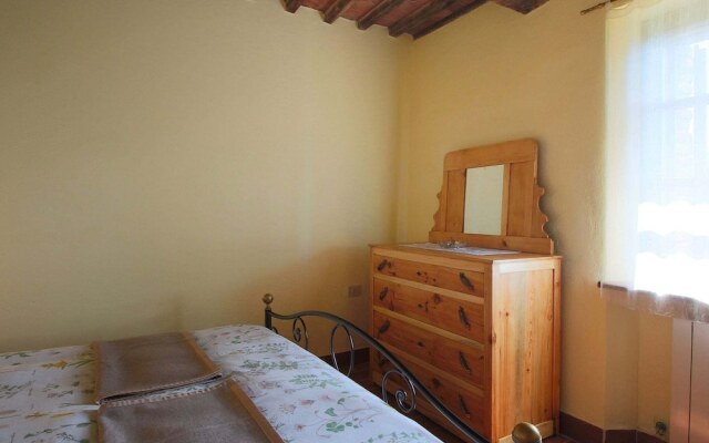 A Quaint Farmhouse in Paciano with Swimming Pool