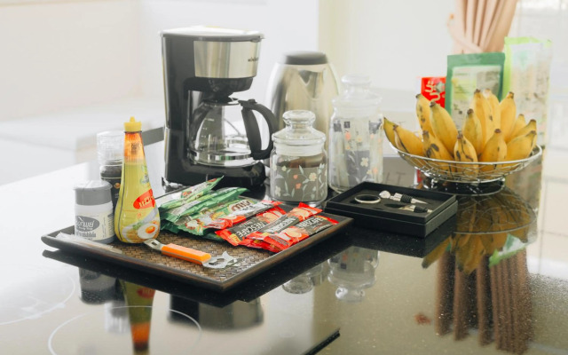 Glass House, Mountain View, Near Airport-City