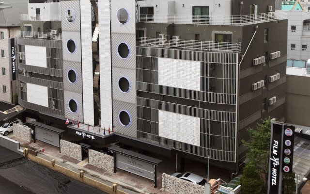 Film 37.2 Hotel