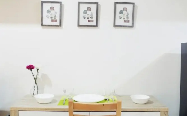 Studio Budget Apartment Springwood Residence