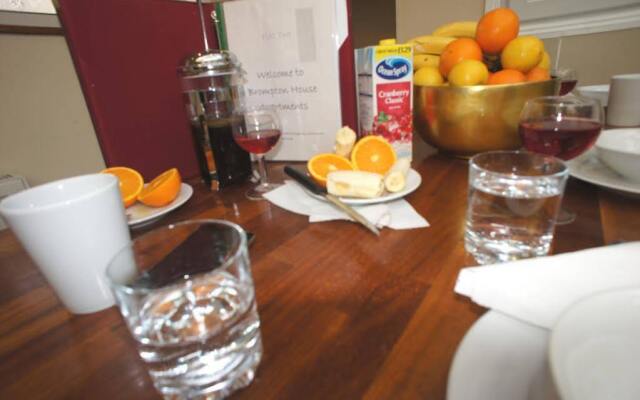 Brompton House - The Beach