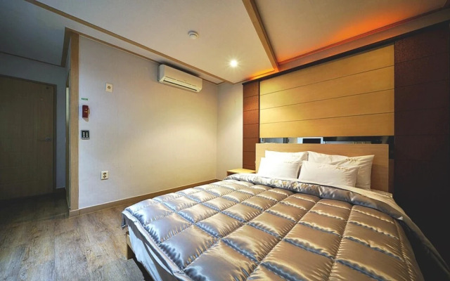 Tongyeong Omad Hotel