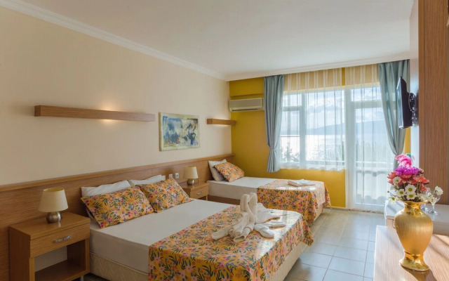 Aqua Nina Hotel