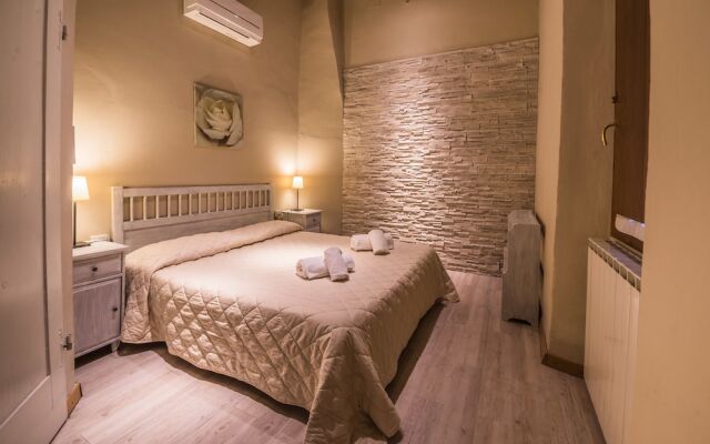 A Few Steps to The Duomo Enchanting 2BD Apt