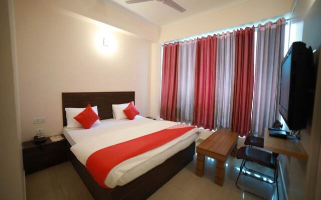 OYO 15561 Corporate Villa